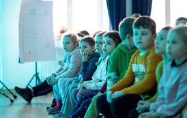 widownia dziecięca podczas koncertu