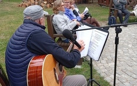 ognisko przy gitarze