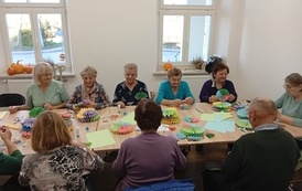 seniorzy podczas warsztat&oacute;w