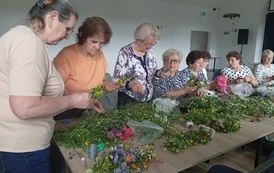 seniorzy podczas warsztat&oacute;w