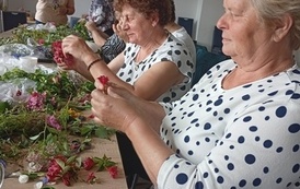 seniorzy podczas warsztat&oacute;w