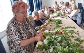 seniorzy podczas warsztat&oacute;w
