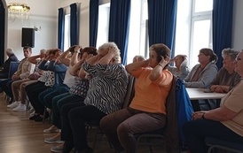 seniorzy podczas wykładu