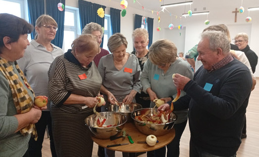 tańczący seniorzy